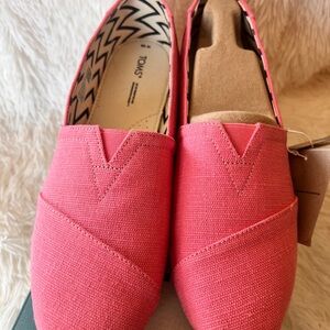 NWT- TOMS ‘Alpargata’ canvas shoes
